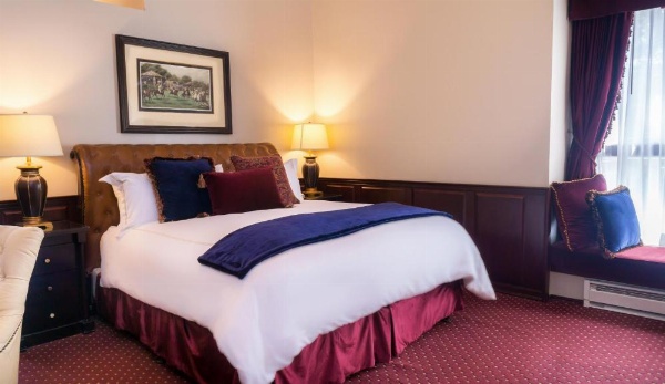 Carriage House Inn image 27
