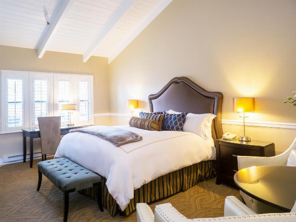 Carriage House Inn image 6